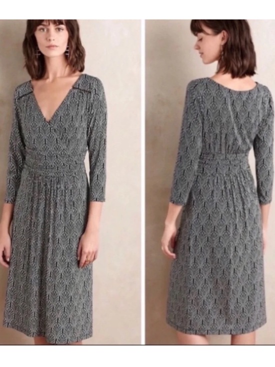 Maeve Dresses & Skirts - Maeve Gray Printed V-Neck Midi Dress